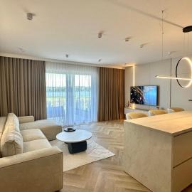 MG52 Luksusowy apartament z basenem i widokiem na Zalew Zegrzyński，位于Zegrze Południowe的酒店