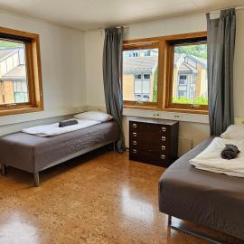 Twin room 204 near Kristiansand，位于维尼斯拉的酒店