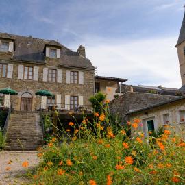 Logis Hôtels - Hostellerie des Lauriers - Hôtel et Restaurant，位于Alban的酒店