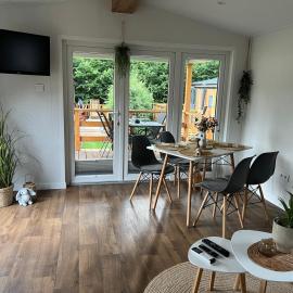 Tinyhouse Neila stilvolle & moderne Auszeit am See Natururlaub in Stuer, Mecklenburgische Seenplatte Klima, Grill