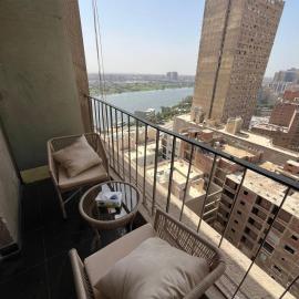 Condo Nile view modern，位于开罗的酒店