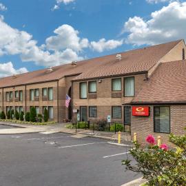 Econo Lodge & Suites Southern Pines - Pinehurst，位于南派恩斯的酒店