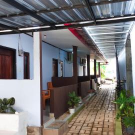 Angel homestay and shop，位于Dompu的酒店