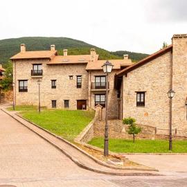 Apartamentos Jaca Badaguas 3000，位于巴达古斯的酒店