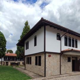 Aura house