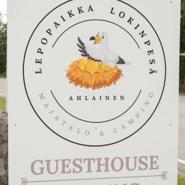 Lepopaikka Lokinpesä, Majoitus ja Camping，位于Ahlainen的酒店