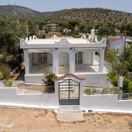 Manos Beach House Salamina，位于Kanakia的酒店