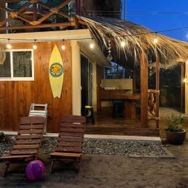 Cabaña Almendro Punto Surf Barra La Saladita，位于La Salada的酒店