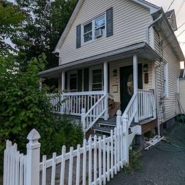 Stunning 4BR home close to NYC，位于提内克的酒店
