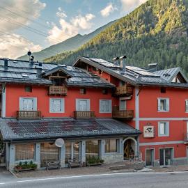 Hotel Garnì Zanella，位于Fucine的酒店