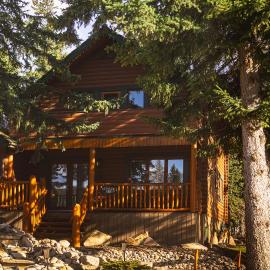 Overlander Mountain Lodge，位于贾斯珀的酒店