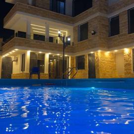 فيلا فاخرة للايجار قرب اربد，位于伊尔比德的酒店