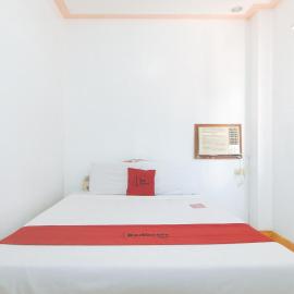 RedDoorz at Coco Grove Tourist Inn，位于邦劳的酒店