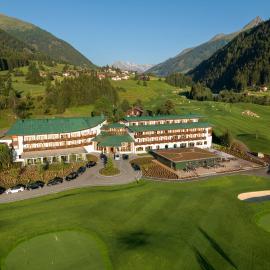 Defereggental Hotel & Resort，位于Sankt Veit in Defereggen的酒店