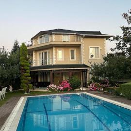 Villa Elegance，位于科贾埃利的酒店