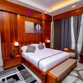 Royal Mgwasi Hotel，位于姆贝亚的酒店