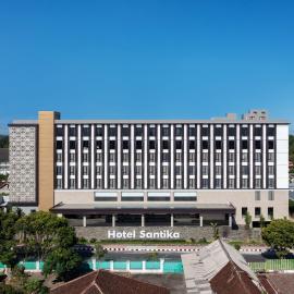 Hotel Santika Blitar，位于勿里达的酒店