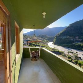 La Casa Verde Eco Guest House，位于巴尼奥斯的酒店