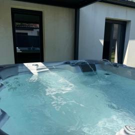 Maison avec jacuzzi et sauna，位于埃皮纳勒的酒店