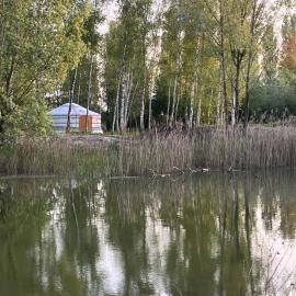 Yourte du pied de loup，位于Saint-Thibault的酒店