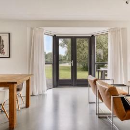 Vakantiehuis aan het water -incl laadpaal-，位于Ewijk的酒店