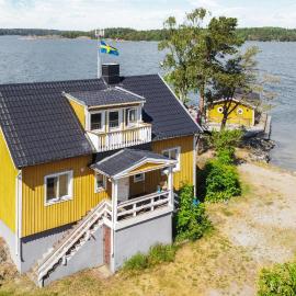4 Bedroom Amazing Home In Sorunda，位于Hästnäs的酒店