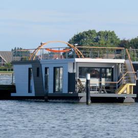 Hausboot Fehmarn，位于费马恩的酒店