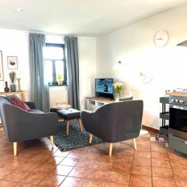 FeWo Gotland Mecklenburg Pool Alte Schule Barlin，位于Dargun的酒店