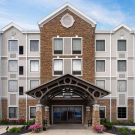 Staybridge Suites Indianapolis-Airport by IHG，位于普兰菲尔德的酒店
