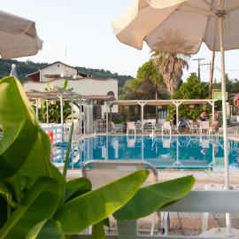 Vassilis Paradise Garden Aparthotel,位于圣佐治欧斯帕贡的酒店