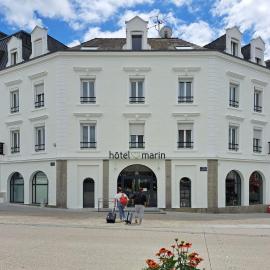 Hôtel et Apparts Marin,位于拉瓦勒的酒店
