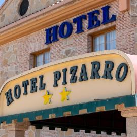 Hotel Pizarro，位于乌马内斯-德马德里的酒店