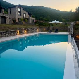 Amfikleia Chalet by Relax in Greece，位于阿姆菲克利亚的酒店