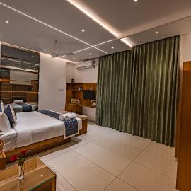 S R Premium Suites，位于迈索尔的酒店