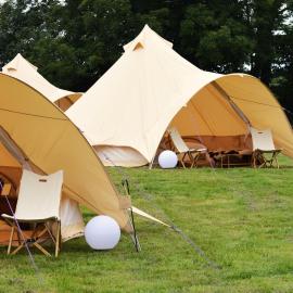 "Badger" Tylda Tents at Heydaze Campsite - 5m Luxury Bell Tent，位于洛斯特威希尔的酒店