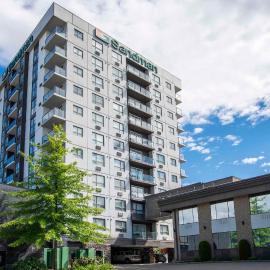 Sandman Hotel & Suites Kelowna，位于基洛纳的酒店