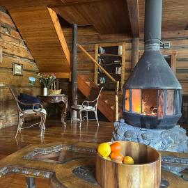 Rustic Beaverfoot Lodge Room N8，位于Parson的酒店