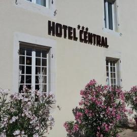 Hotel Central，位于Chaunay的酒店
