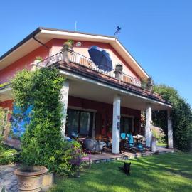 Villa Chiara Affascinante Villino，位于蒙萨姆波罗·德尔·特伦特的酒店