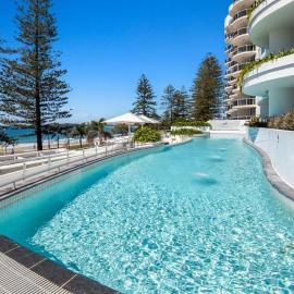 Sirocco Mooloolaba Oceanfront Luxury Sub-Penthouse 9th floor-Sleeps 6，位于穆卢拉巴的酒店