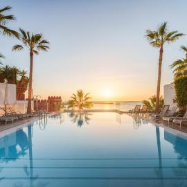 Spirit Hotel Benalmadena Beach，位于贝纳尔马德纳的酒店