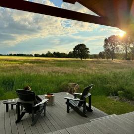 102 Tiny House in erster Reihe mit Kamin & Blick ins Grüne，位于布莱克德的酒店