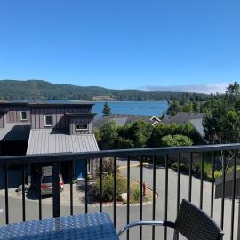Race Rocks Townhouse - Pet Friendly Sooke Rental，位于苏克的酒店
