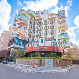 CHECK inn MAGI Kids Hotel,位于罗东镇的酒店