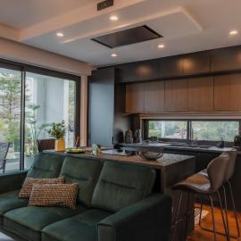 Emerald Stone Apartment Varkiza，位于瓦里的酒店