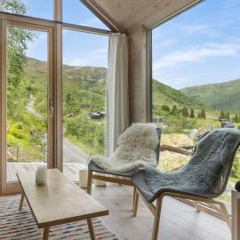 Tiny Mountain Cabin II，位于斯特兰达的酒店