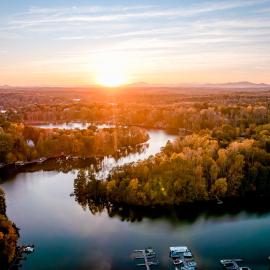 Halesford Harbour Resort - Smith Mountain Lake，位于Moneta的酒店