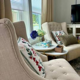 Updated, Fenced, Pet Friendly Downtown Cottage，位于南派恩斯的酒店