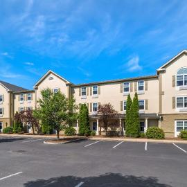 Comfort Inn & Suites Hadley - Amherst，位于哈德利的酒店