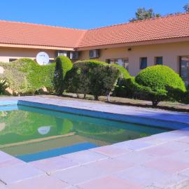 Okavango Roadside Guesthouse,位于马翁的酒店